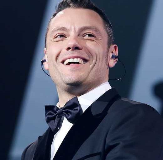 Tiziano Ferro ha partecipato a molte edizioni di Sanremo ma, come Claudio Baglioni, sempre e solo come ospite e mai come artista in gara. Dal 4 all'8 febbraio 2020 l'artista prende parte a tutte le cinque serate della 70° edizione del Festival di Sanremo, in qualità di ospite fisso.