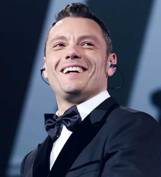 Tiziano Ferro ha partecipato a molte edizioni di Sanremo ma, come Claudio Baglioni, sempre e solo come ospite e mai come artista in gara. Dal 4 all'8 febbraio 2020 l'artista prende parte a tutte le cinque serate della 70° edizione del Festival di Sanremo, in qualità di ospite fisso.